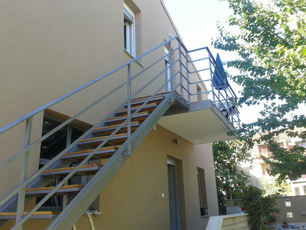 Apartman Veronika Zara Esterno foto